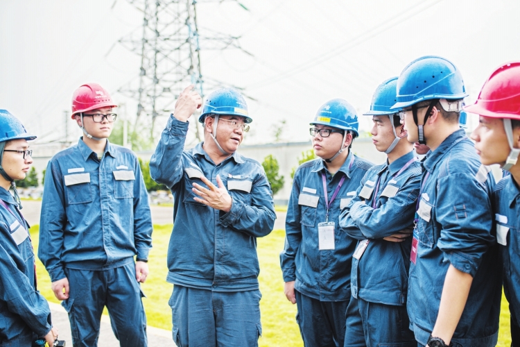 廣東電網(wǎng)東莞供電局變電管理二所檢修一班副班長何滿棠：“以匠人之心，守一畝三分地”