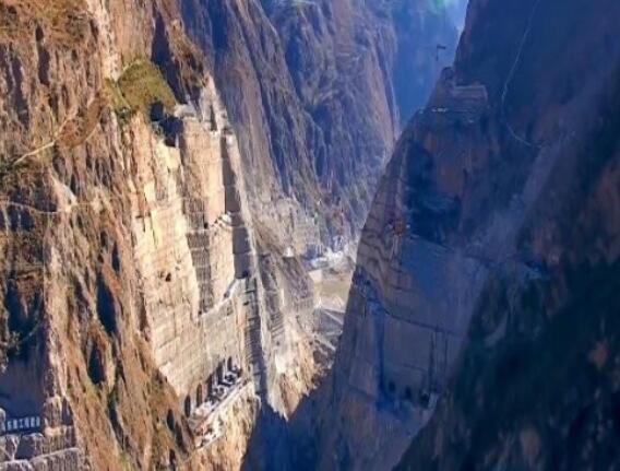 為建烏東德水電站，在峽谷底部挖90米深洞穴，用來干嘛的？