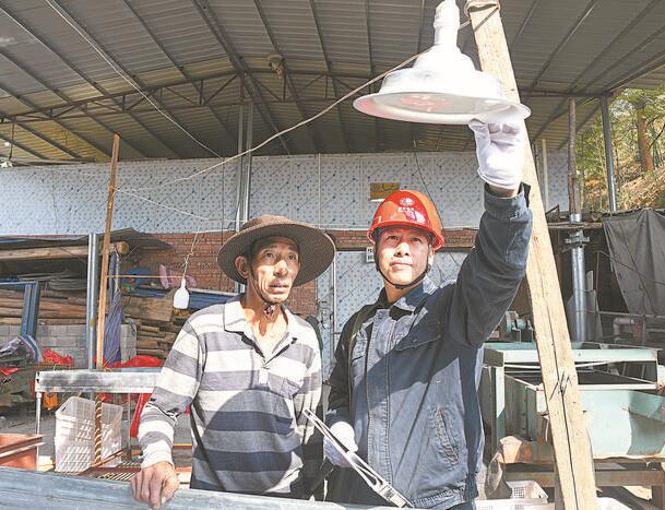 李德青：村民用電滿意，我心里才踏實