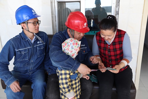 阿拉善電業(yè)局電力宣傳進(jìn)家門(mén)，客戶服務(wù)零距離