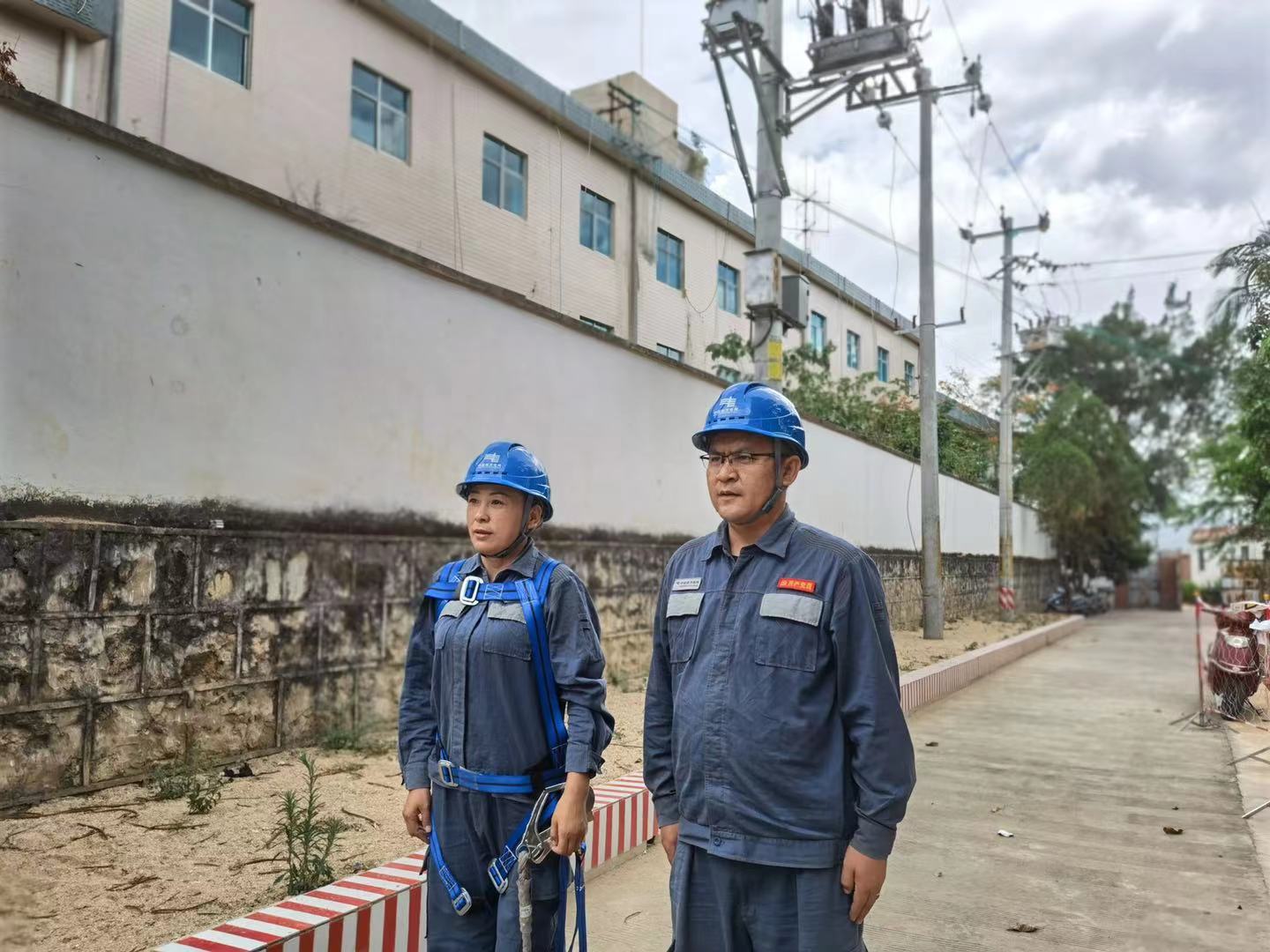 臨滄云縣供電局黨員帶頭開展崗評，促員工技能快速提升