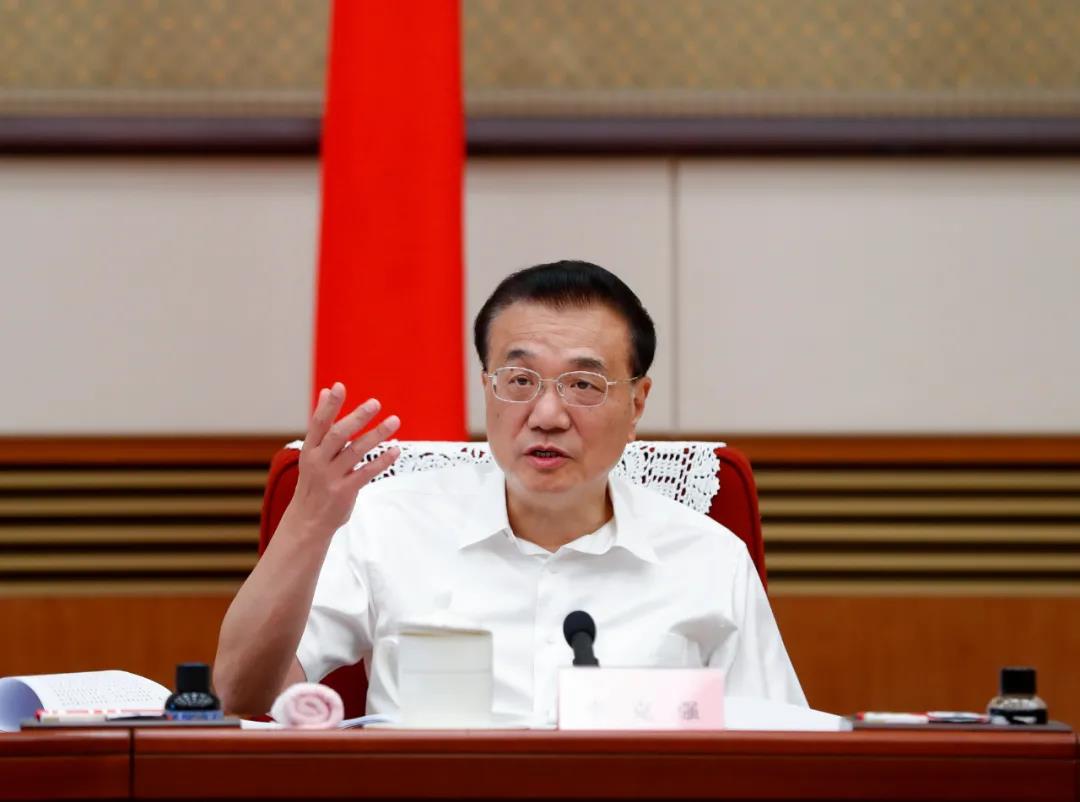 李克強(qiáng)：發(fā)揮西部風(fēng)、光、水電等優(yōu)勢 建大型清潔能源基地