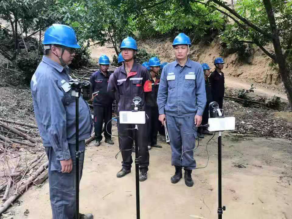 臨滄云縣供電局配電管理三所開展隱患整改，切實(shí)保障用戶用電安全