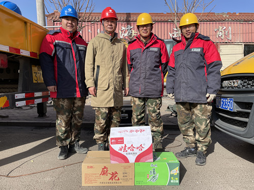 烏海電業(yè)局配電帶電作業(yè)處助力“煤改電”，送溫暖進(jìn)現(xiàn)場