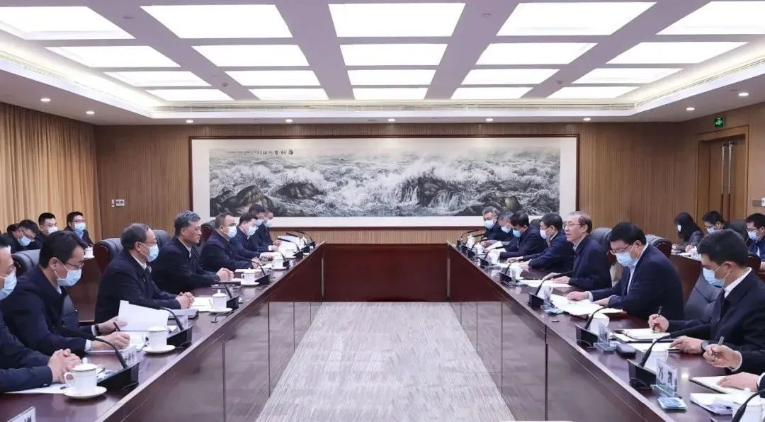 辛保安、張智剛與新疆維吾爾自治區(qū)、新疆生產(chǎn)建設(shè)兵團(tuán)領(lǐng)導(dǎo)會談