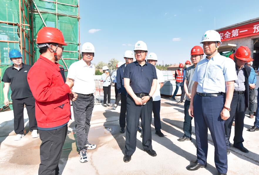 內蒙古電力集團公司總經理、黨委副書記郝智強一行到烏海地區(qū)調研