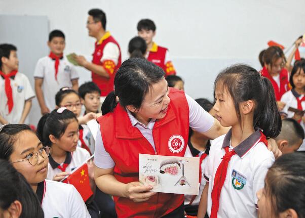 浙江永嘉縣紅十三愛心社25年，幫助4630名貧困學(xué)生