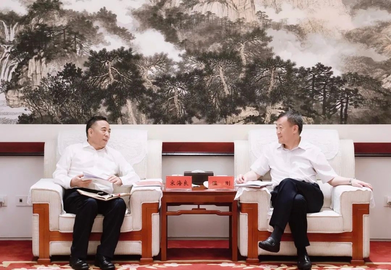 宋海良孫洪水與中國融通集團董事長溫剛、總經(jīng)理馬正武座談