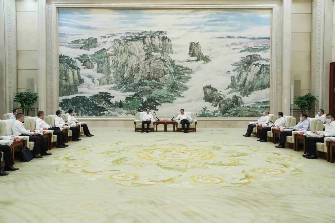 國(guó)家電網(wǎng)董事長(zhǎng)辛保安與河北省委書記倪岳峰、省長(zhǎng)王正譜會(huì)談