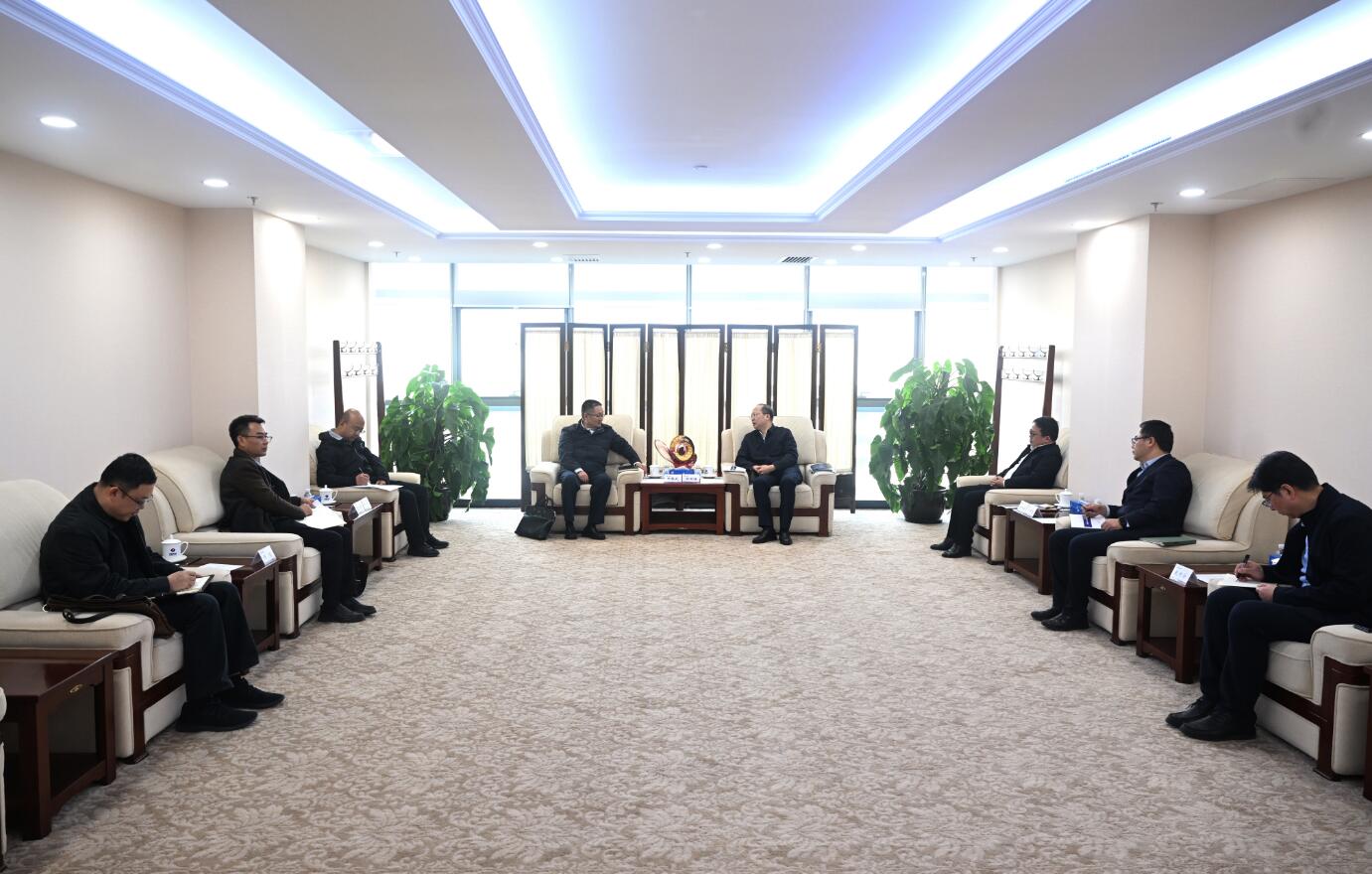 中國電建黨委常委、副總經(jīng)理徐鵬程與西藏開發(fā)投資集團(tuán)黨委書記、董事長祁騰武會談