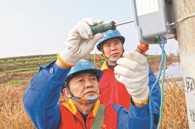 四川通江護(hù)航春灌用電，60支服務(wù)隊(duì)奔走田間