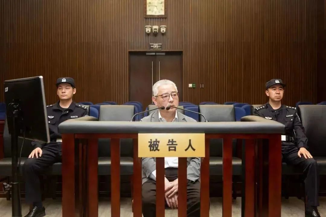 被控受賄1.56億，原上海電氣集團(tuán)股份有限公司總裁、董事長(zhǎng)鄭建華受審
