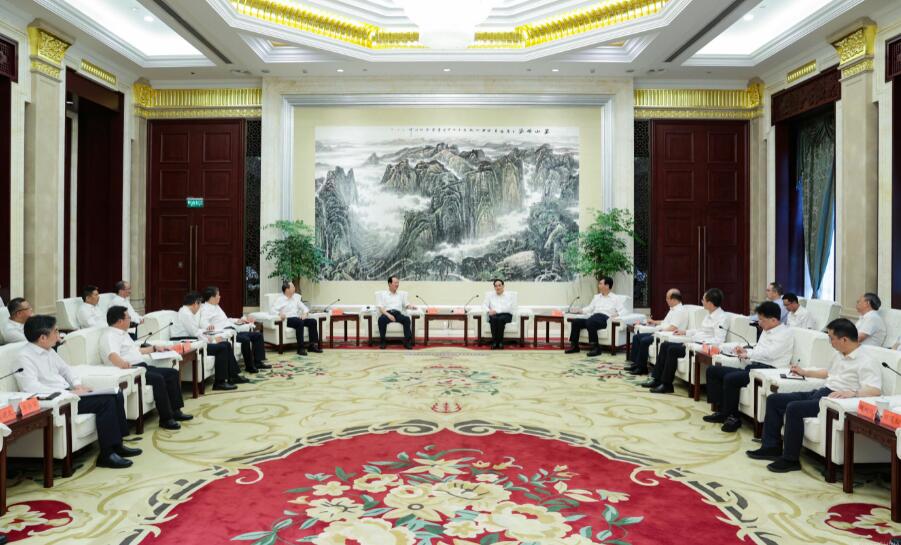 中國(guó)電建黨委書(shū)記、董事長(zhǎng)丁焰章拜會(huì)貴州省委書(shū)記徐麟、省長(zhǎng)李炳軍