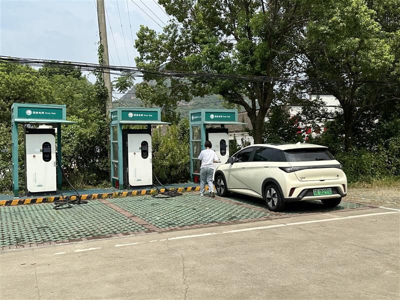 各類政策支持新能源汽車和充電樁下鄉(xiāng)，但村里真的需要這么多充電樁嗎?