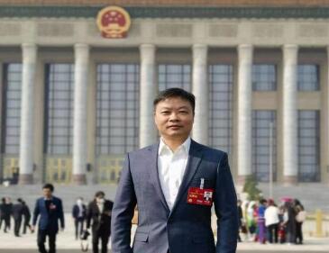 【兩會(huì)好聲音】全國(guó)人大代表、小鵬汽車(chē)董事長(zhǎng)何小鵬：探索限定場(chǎng)景無(wú)人駕駛法規(guī)，助力車(chē)網(wǎng)融合和低空經(jīng)濟(jì)騰飛