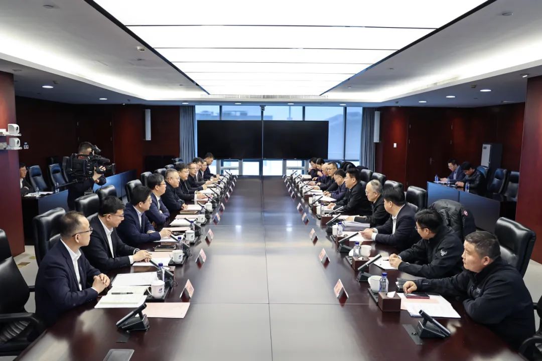 華電集團(tuán)黨組副書記、總經(jīng)理葉向東與北京市副市長高朋舉行會(huì)談