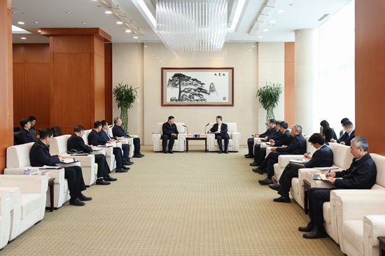 華能集團董事長溫樞剛、總經(jīng)理鄧建玲會見國家電網(wǎng)董事長張智剛