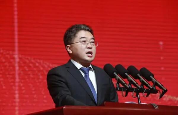 “垃圾大王”嚴(yán)圣軍，拿啥完成近千億投資?