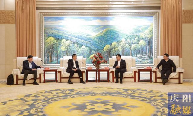 慶陽市委書記黃澤元、市長周繼軍與山東能源集團(tuán)黨委書記、董事長李偉一行座談