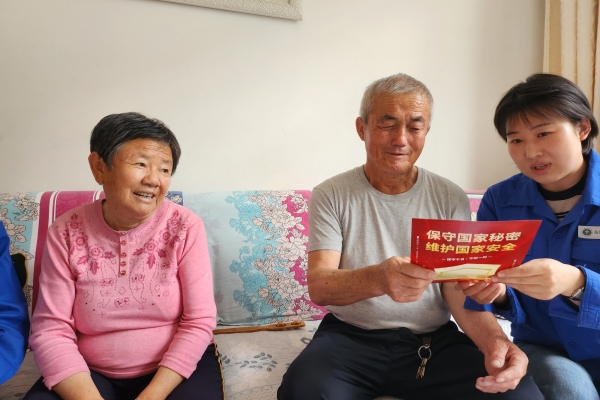 內(nèi)蒙古電力公司烏海千里山供電公司黨支部、工會、團(tuán)支部（青工委）開展“蒙電愛心光明行”保密宣傳活動