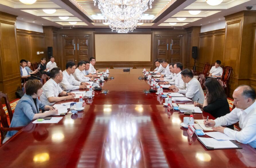 大唐集團總經(jīng)理、黨組副書記張傳江與阜新市委書記胡濤、市長周鵬舉會談