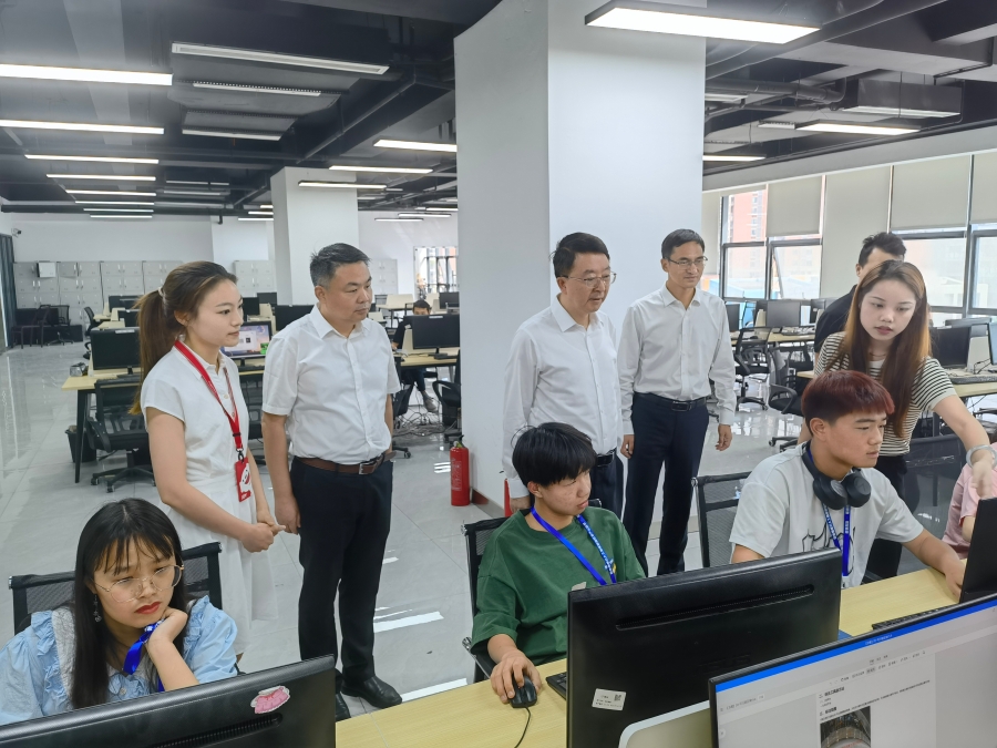 王昕偉赴重慶市奉節(jié)縣、巫山縣調研定點幫扶工作