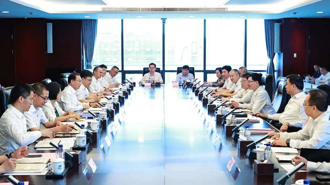 華電集團(tuán)黨組書記、董事長江毅與廣西壯族自治區(qū)主席藍(lán)天立會(huì)談