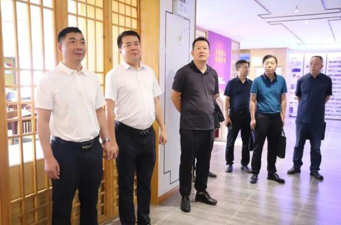 陜西秦龍電力環(huán)保科技分公司到訪(fǎng)西安新生代企業(yè)家聯(lián)誼會(huì)參觀交流