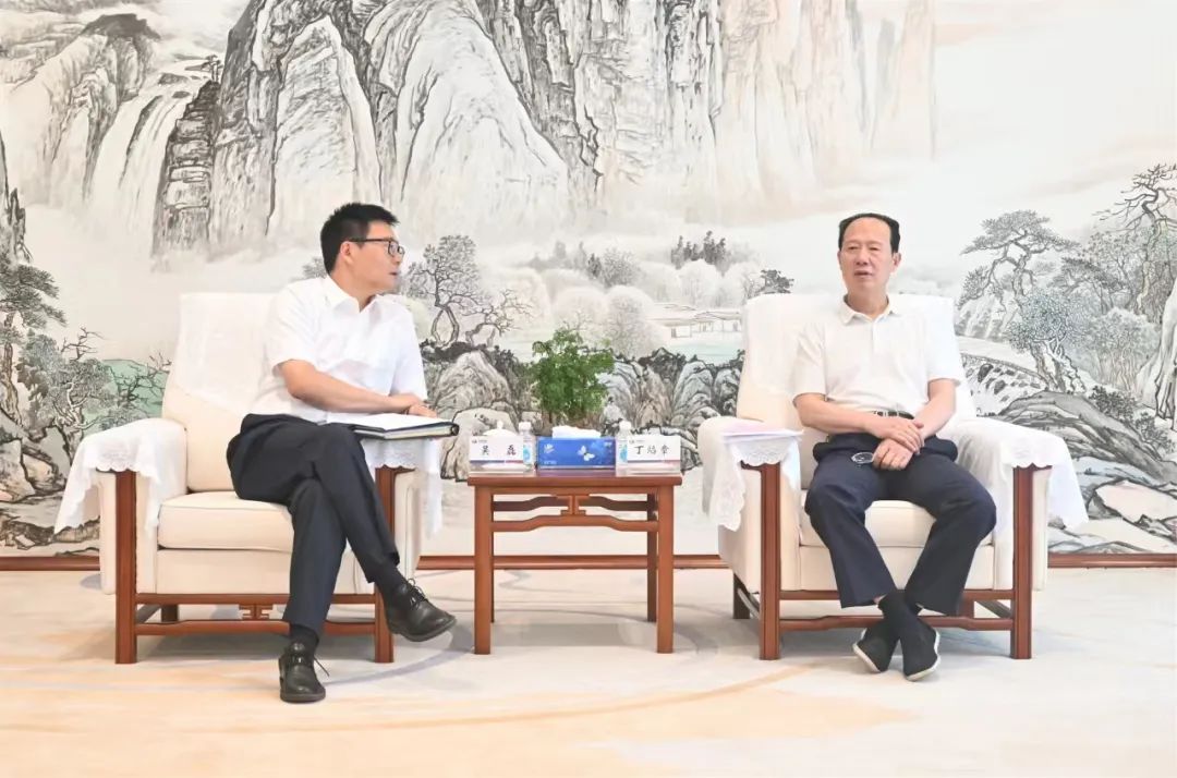 中國電建黨委書記、董事長丁焰章與上海電氣集團黨委書記、董事長吳磊會談