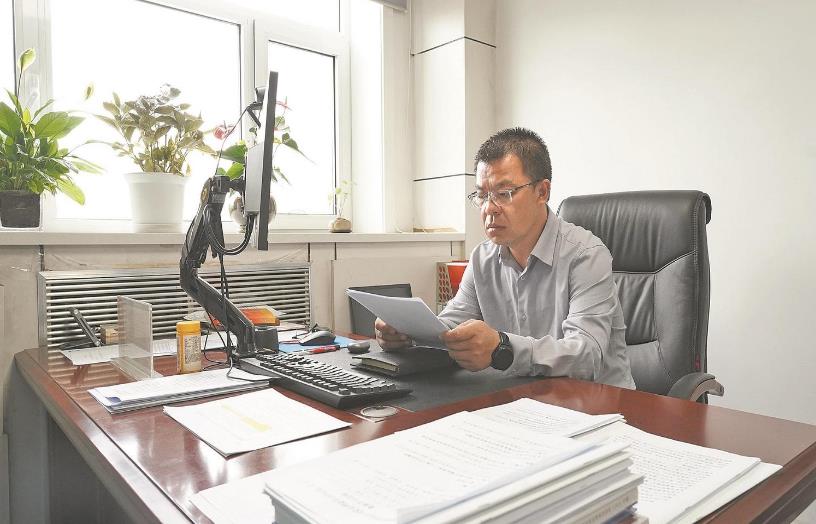 張忠鋒：為三江源頭百姓富裕、生態(tài)美好探索奔忙
