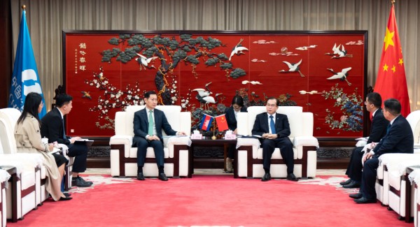 華電集團(tuán)董事長、黨組書記江毅與柬埔寨礦能部部長高·洛塔納會(huì)談