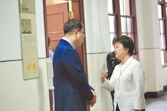 臺中火力發(fā)電廠環(huán)評過關，盧秀燕怒了，批臺當局成為污染的放水者