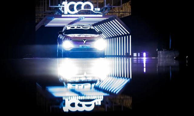 年產(chǎn)量破千萬，中國新能源汽車挑戰(zhàn)中前行