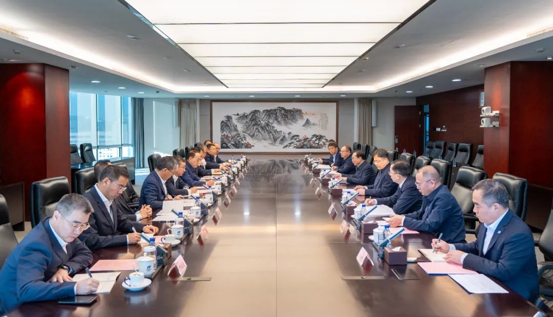 華電集團(tuán)黨組書記、董事長江毅會見中國中車黨委書記、董事長孫永才