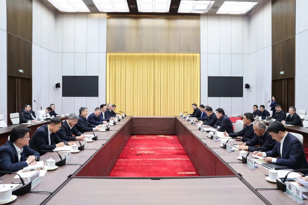 溫樞剛張文峰與國(guó)家電網(wǎng)董事長(zhǎng)張智剛、總經(jīng)理龐驍剛會(huì)談