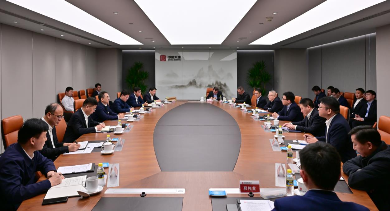 大唐集團黨組書記、董事長鄒磊與上海電氣黨委書記、董事長吳磊會談