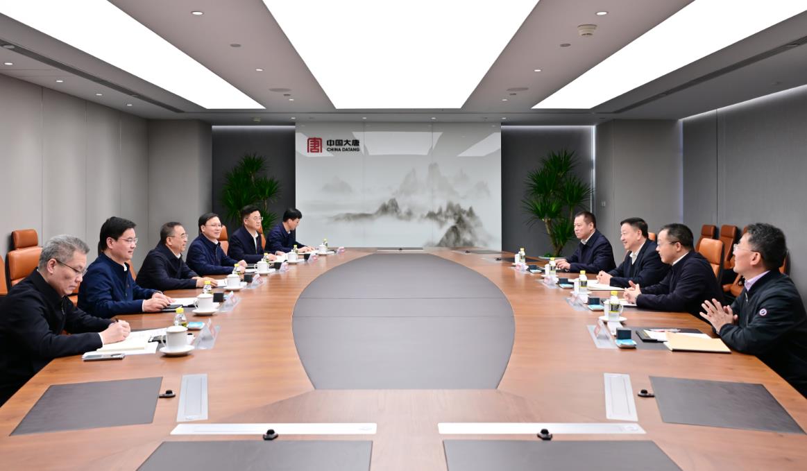 中國(guó)大唐董事長(zhǎng)鄒磊、總經(jīng)理張傳江與中廣核董事長(zhǎng)楊長(zhǎng)利、總經(jīng)理高立剛會(huì)談
