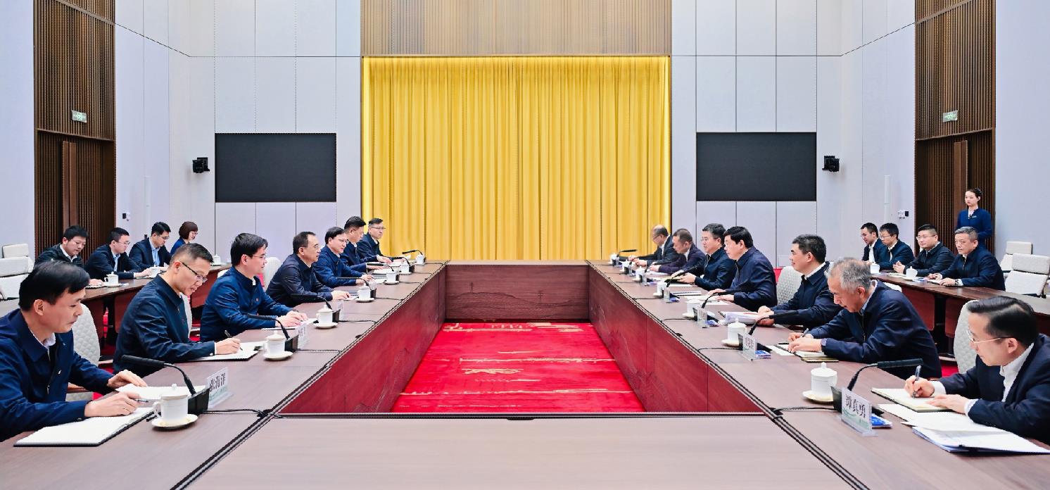 中國(guó)大唐集團(tuán)董事長(zhǎng)鄒磊、總經(jīng)理張傳江與國(guó)家電網(wǎng)董事長(zhǎng)張智剛、總經(jīng)理龐驍剛會(huì)談
