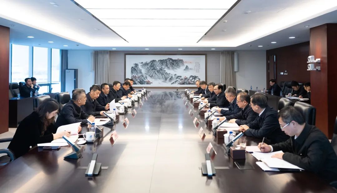 華電集團董事長江毅、總經理葉向東與哈電集團董事長曹志安、總經理黃偉舉行會談