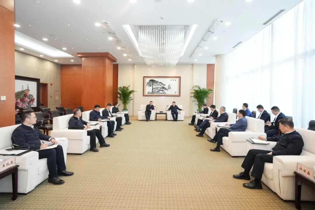華能集團董事長溫樞剛、總經(jīng)理張文峰會見哈電集團董事長曹志安、總經(jīng)理黃偉