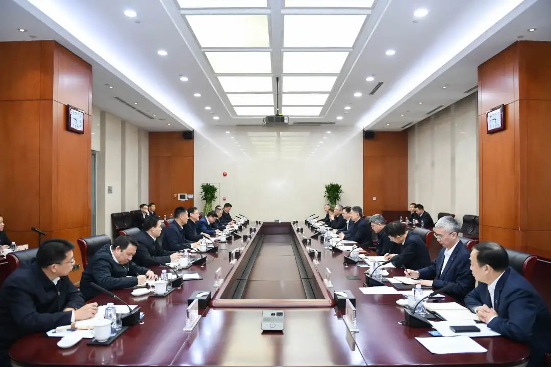 華能集團董事長、黨組書記溫樞剛會見中國安能董事長陳奕輝、總經(jīng)理周慶豐
