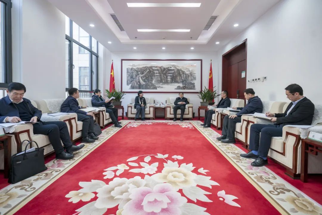 內(nèi)蒙古電力集團(tuán)與包頭市政府、中國二冶集團(tuán)、中國能建華北院和陜西院交流座談